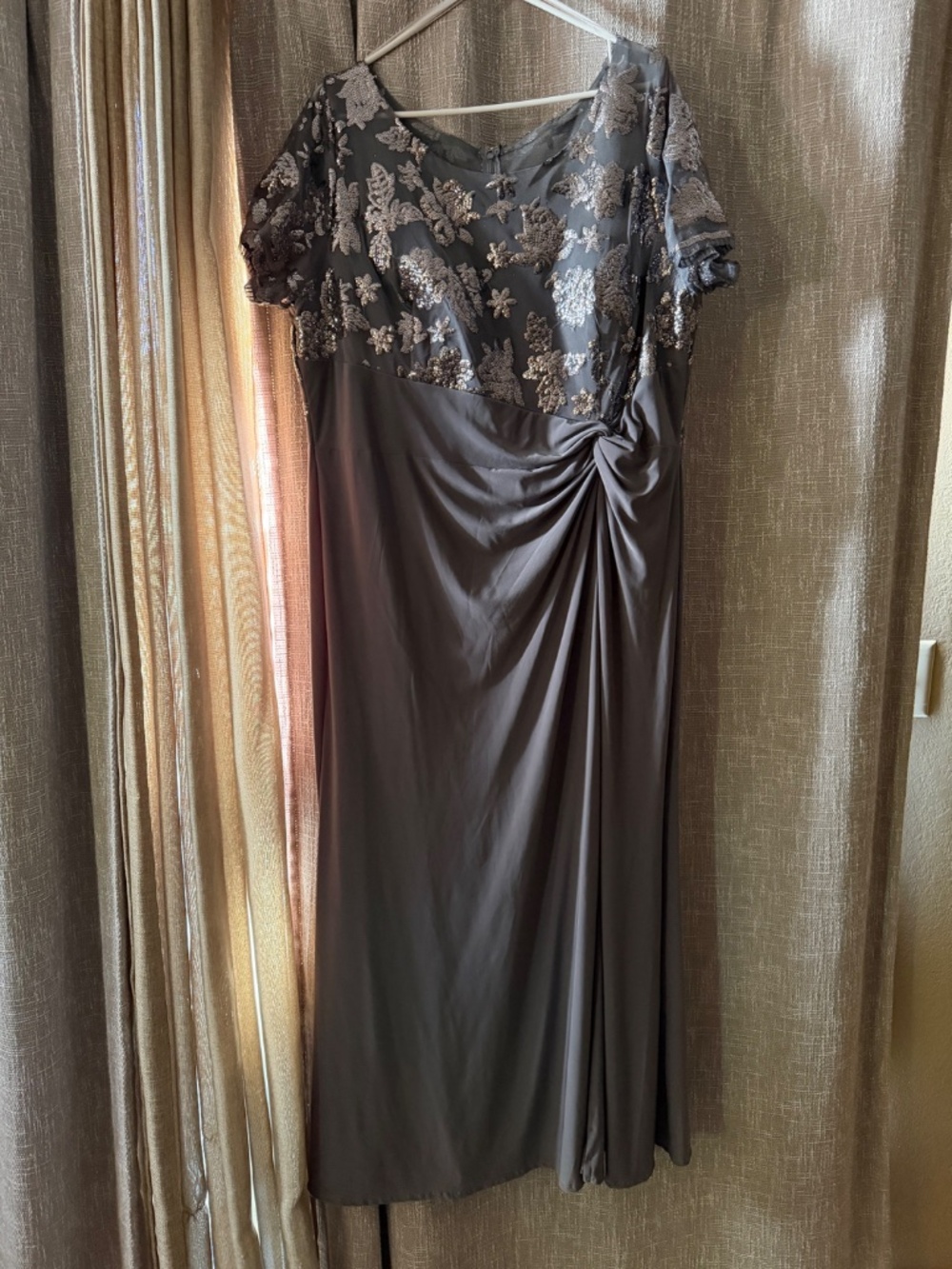 Dress - Picture 3 of 6